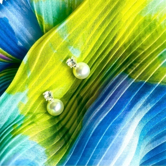 Silverstone Pearl/Crystal Stud Earrings - Picture 1 of 8